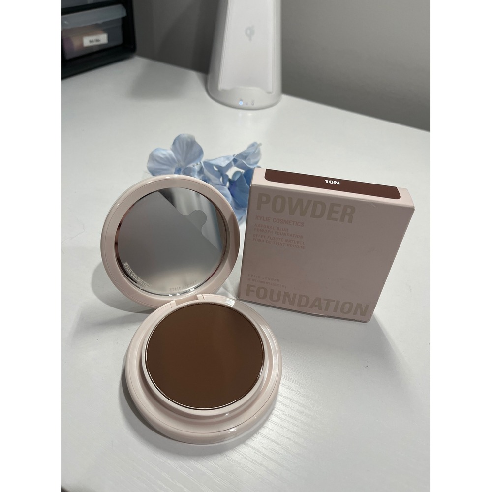Kylie Cosmetics Natural Blur Powder Foundation 10N Deep Neutral 0.31oz Compact‎